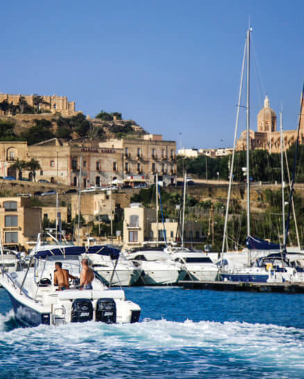 Spedboat in Mgarr marina