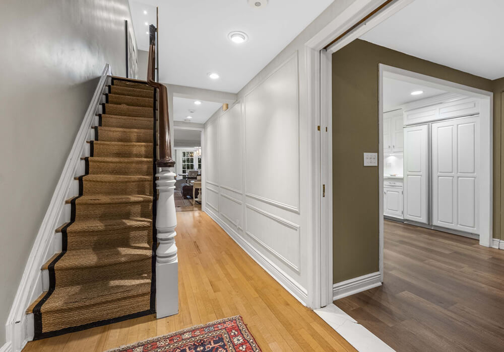 New York Hollywood Property Auction